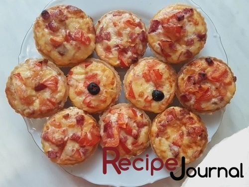 Рецепт простой закуски - тарталетки с карбонадом и сыром