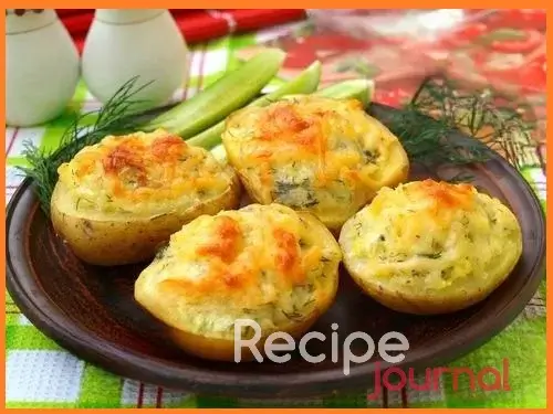Фото с (Картофель запеченный в духовке с сыром, рецепт от нашего журнала для любителей картошечки)