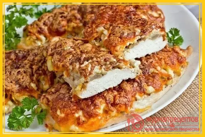 Фото с (Отбивные из куриного филе, запеченные в духовке с яблоком и сыром)