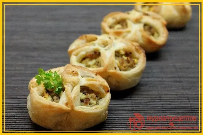 Фото с (Ватрушки с мясным фаршем и яйцом - рецепт для слоеного теста)