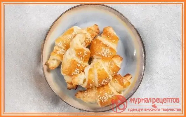 Фото с (Круассаны с ветчиной и сыром - необычный рецепт французской кухни)