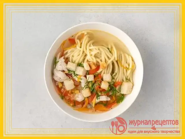 Фото с (Низкокалорийный суп из курицы с овощами и кукурузой)
