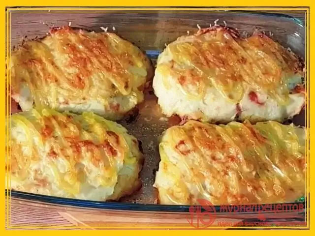 Фото с (Слоёная запеканка с индейкой, картошкой и солёными огурцами - просто и вкусно)